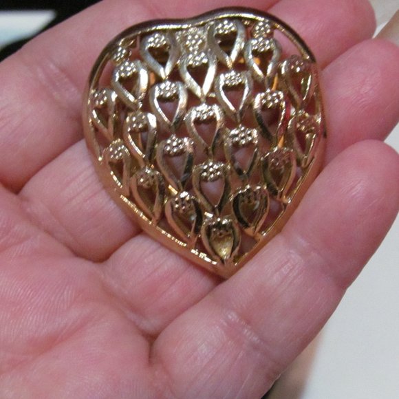 Vintage Celebrity open heart scarf clip signed - Picture 2 of 3